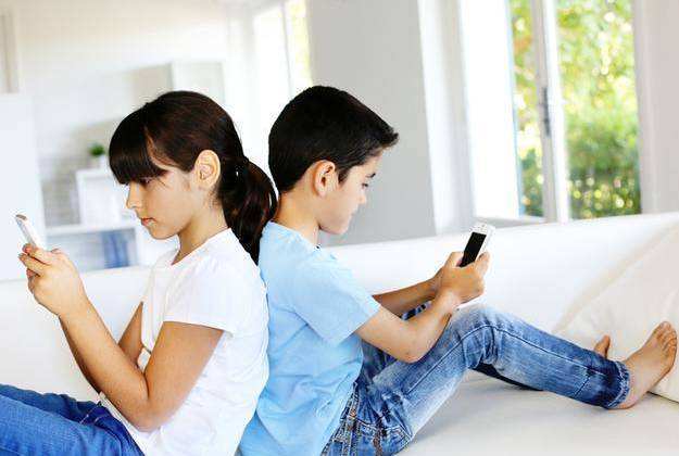 如何用自己的手机控制孩子的手机(如何用自己的手机控制孩子的手机vivo)