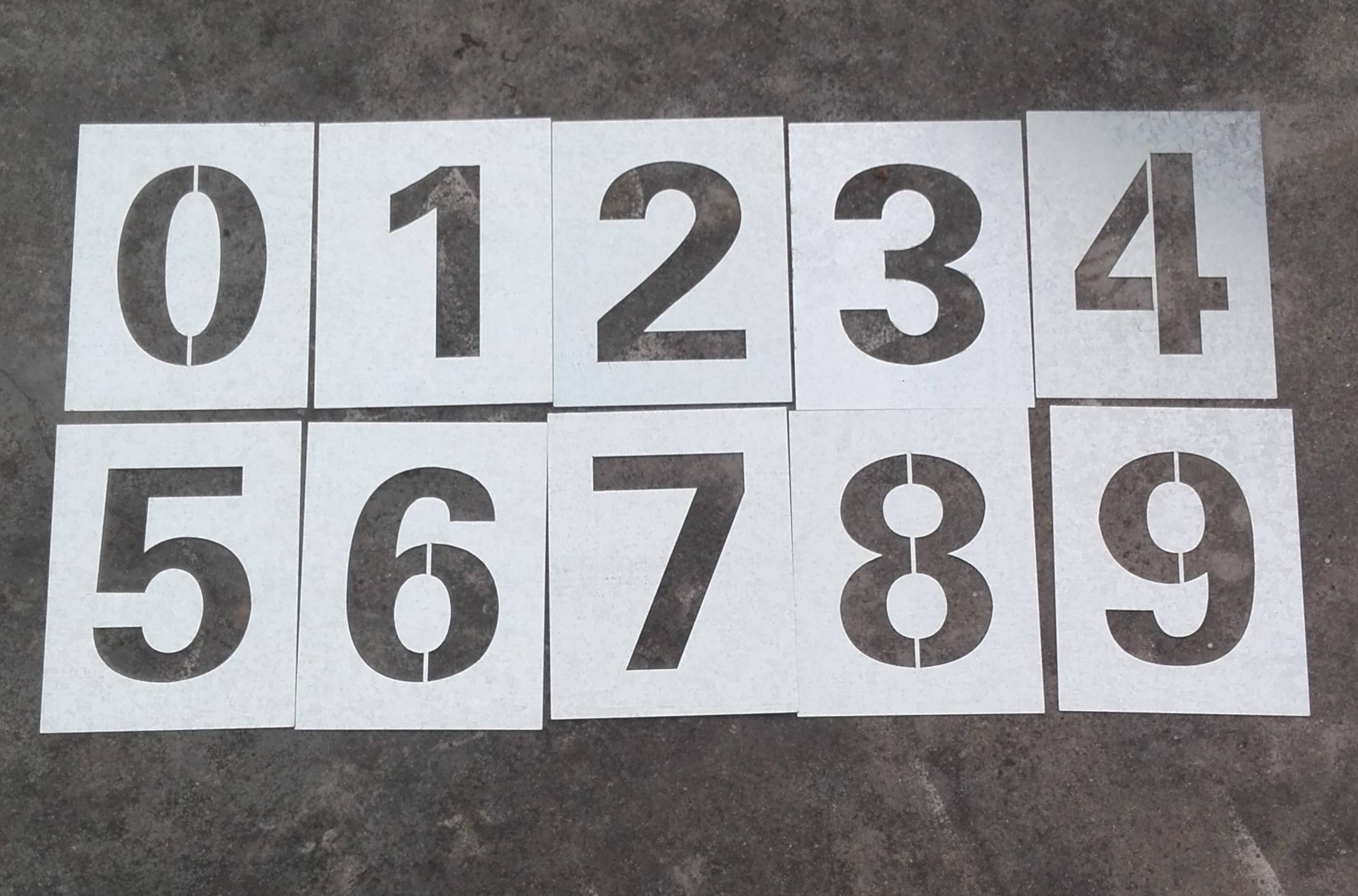 家门口墙上被刻了字母(家里门口墙上被刻了数字)