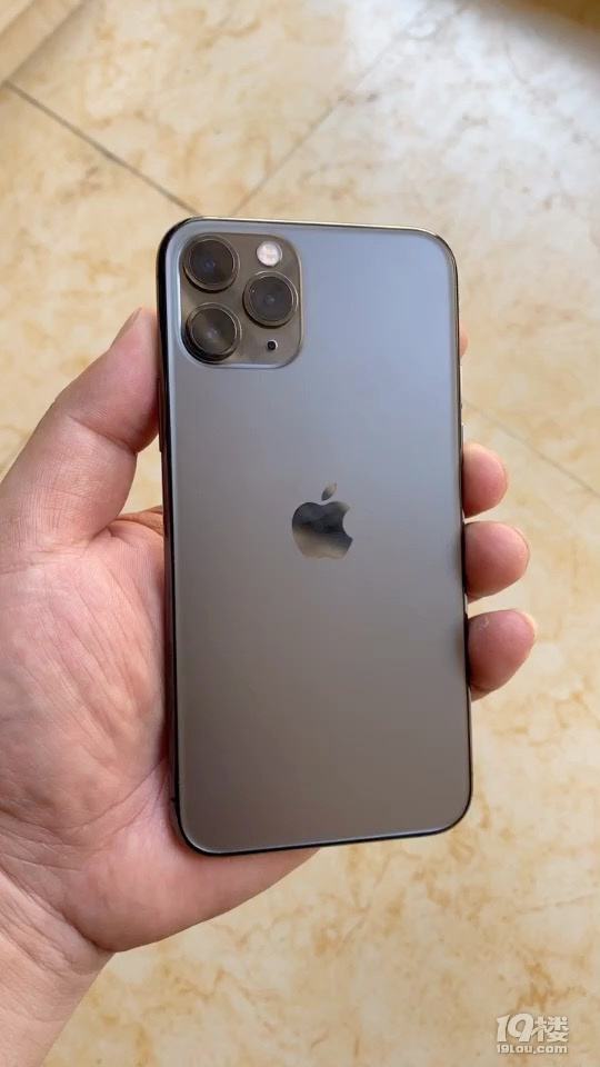 苹果11手机怎么变黑白了(苹果手机怎么变黑白了,怎么还原)