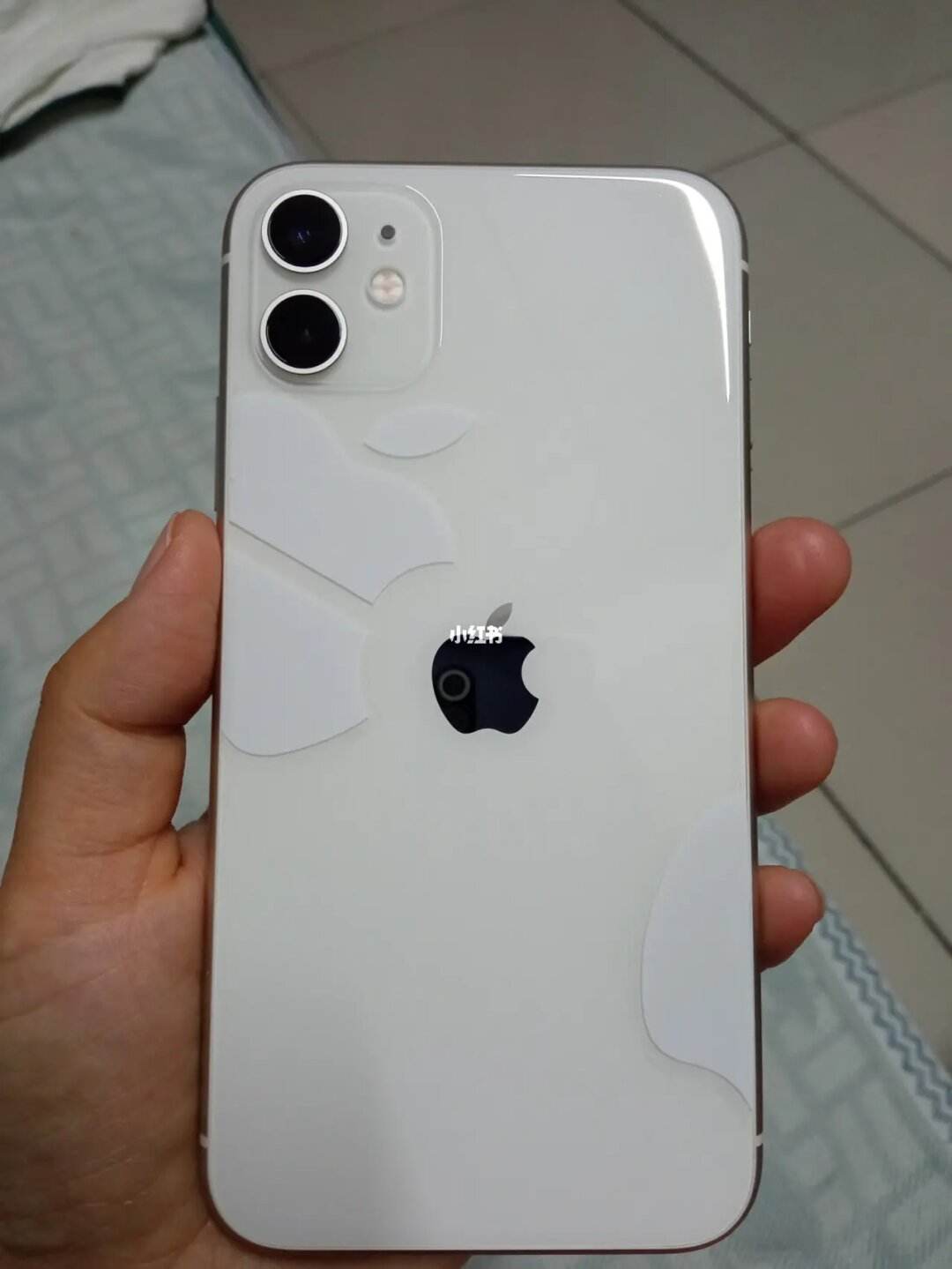 iphone11变黑白如何还原(iphone11变成黑白色怎么变回来)